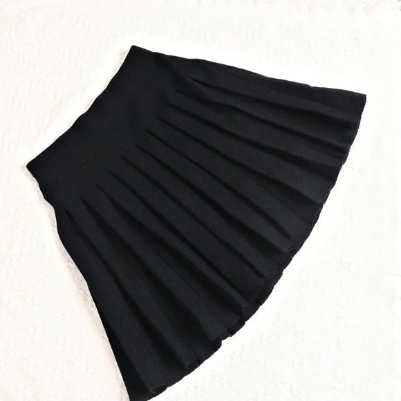 Black Casual Women's Mini Knit Skirt - Picture 2 of 6